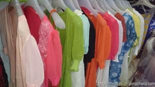 批发市场新风向 男女T恤、中老年大板服饰、韩版连衣裙与童装尾货一站式采购指南