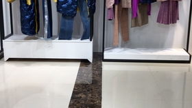 伊布都 三彩旗下精品折扣女装货源，助力服装批发新商机