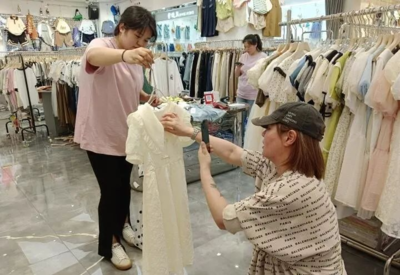 品牌化浪潮下，传统服装批发市场的转型与突围之路